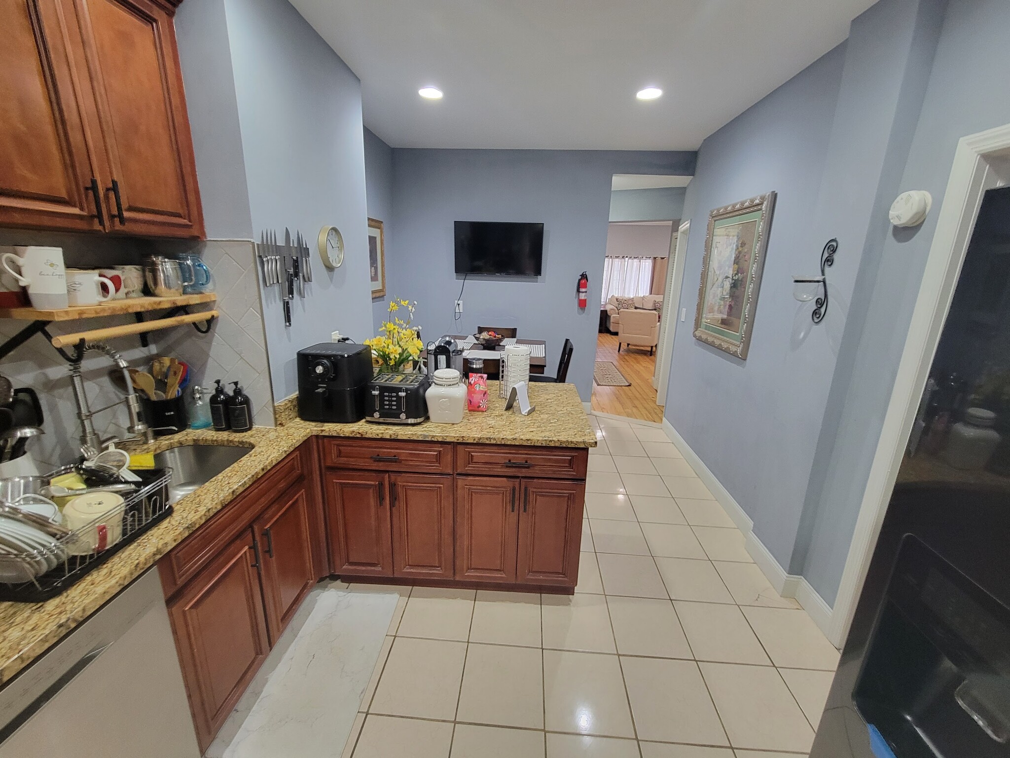 Building Photo - 415 66th St