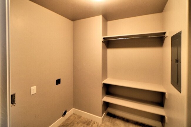 Building Photo - 3 bed 2.5 bath townhome in Salem