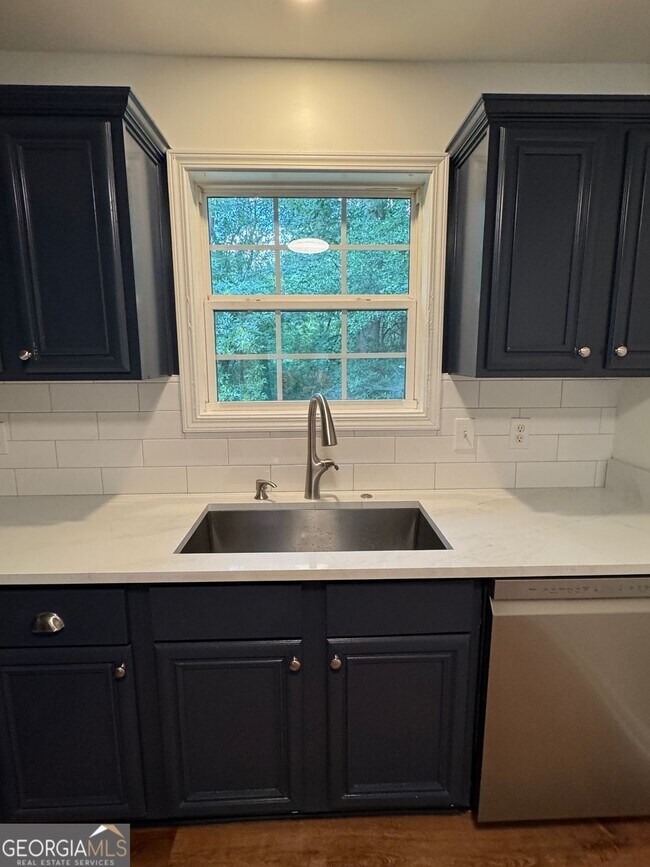 Building Photo - 67 Johnson Rd NW