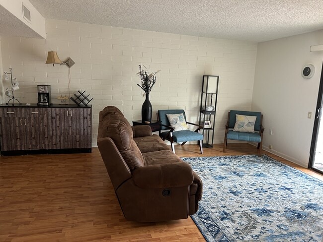 Building Photo - 230 N Calle Acuarela