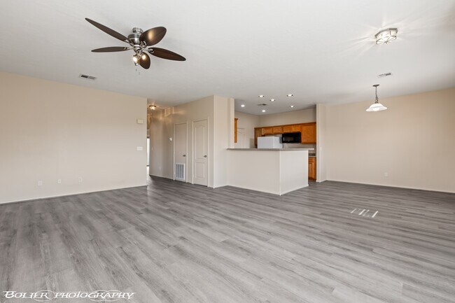 Building Photo - 470 Turtleback Rd