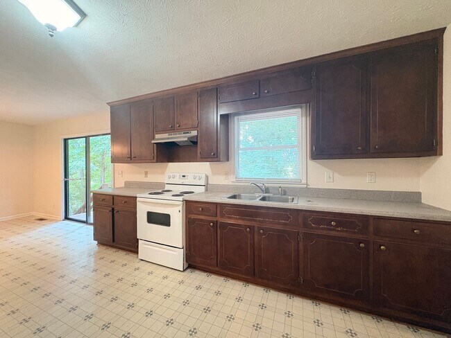 Building Photo - 1112 Ridge Dr