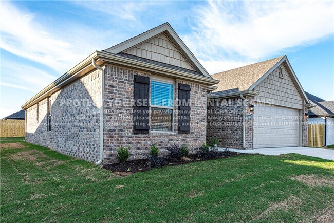 Building Photo - 4491 W Newton Ave