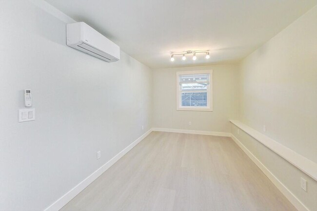 Building Photo - Brand new one bedroom in great location in...