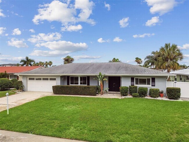 Building Photo - 3938 Versailles Dr