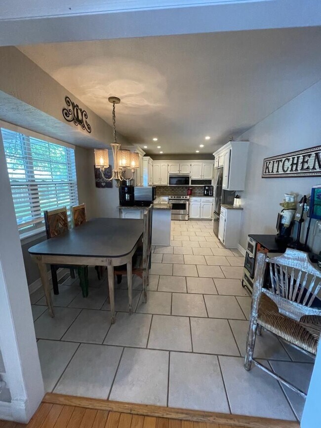 Building Photo - Gorgeous 3 BED, 2 BATH PLUS OFFICE WITH POOL!!!