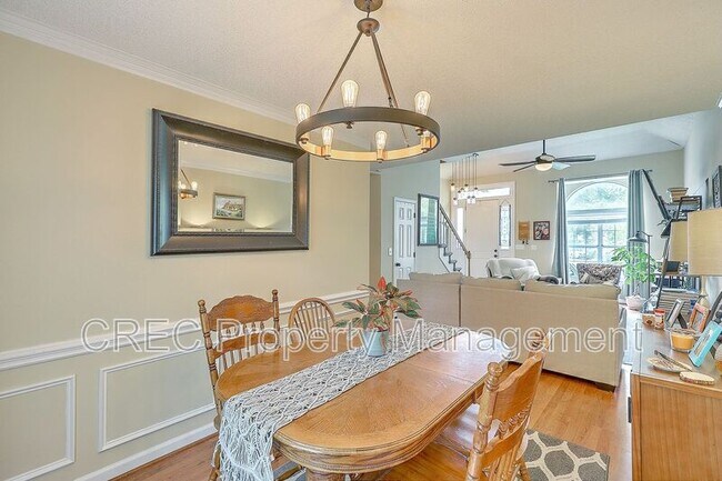 Building Photo - 2318 N England Ct