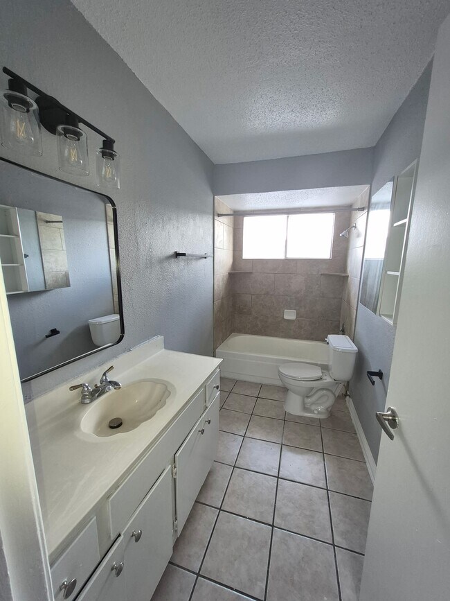 Building Photo - 738 Coolwood Dr