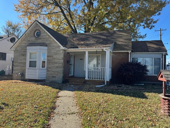 Primary Photo - 19029 Plainview Ave