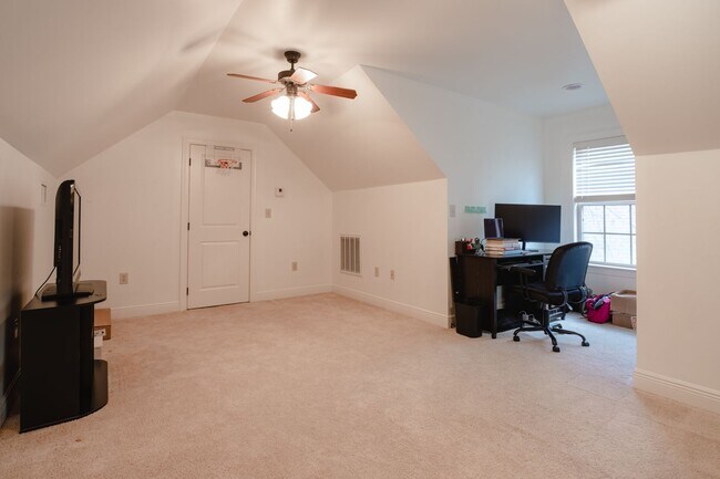 Building Photo - 154 Solamere Ln