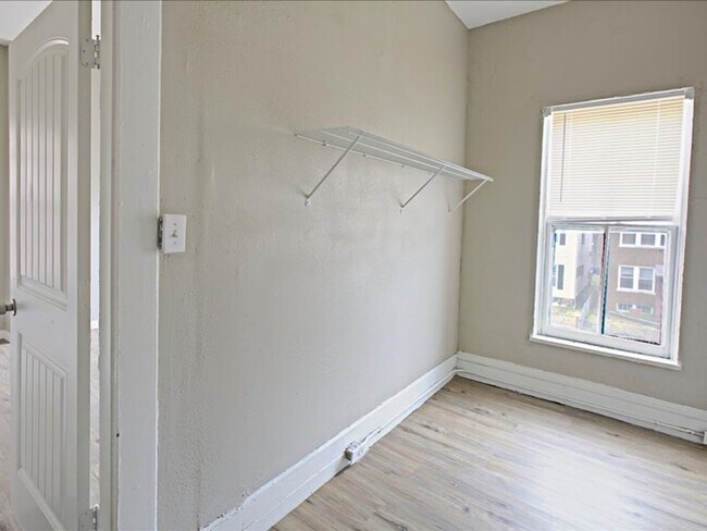 Building Photo - Welcome to 6730 Vermont!