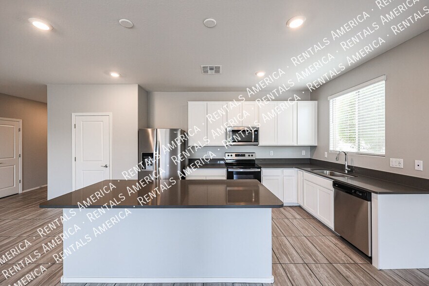 Building Photo - 1548 E Chaparral Pl