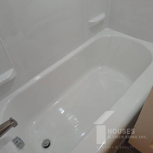 Building Photo - 18 21st St