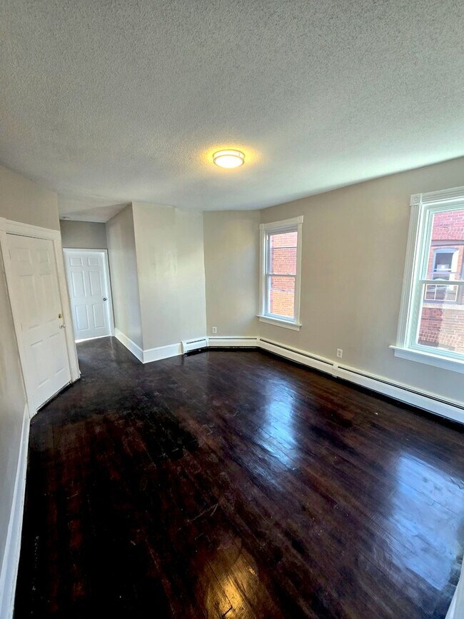 Building Photo - 93 Maple Ave