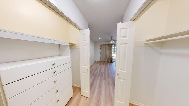 Building Photo - Gorgeous Condo nestled right on Lady Bird ...