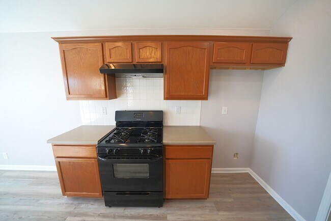 Building Photo - Beautifully Renovated Home Now Available in Converse.  Realtor Commission: $500