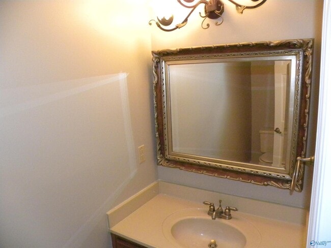 Building Photo - 102 W Lake Cir