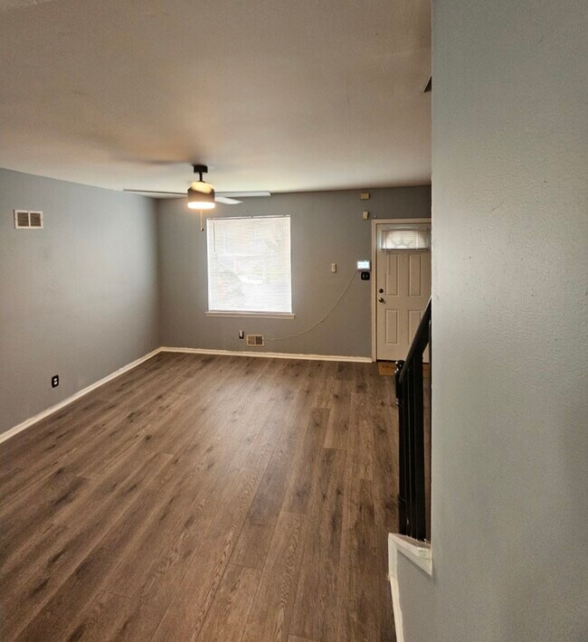Living Room - 1122 N Lombard St