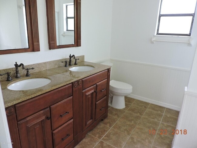 Building Photo - 2195 Ladner Rd NE