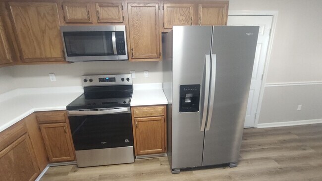 Building Photo - 813 S Dogwood Ln