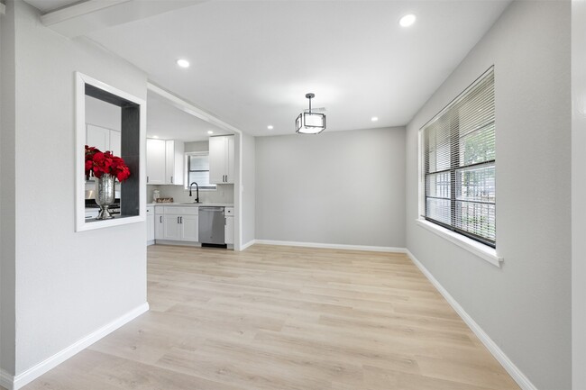 Building Photo - 4356 Phlox St