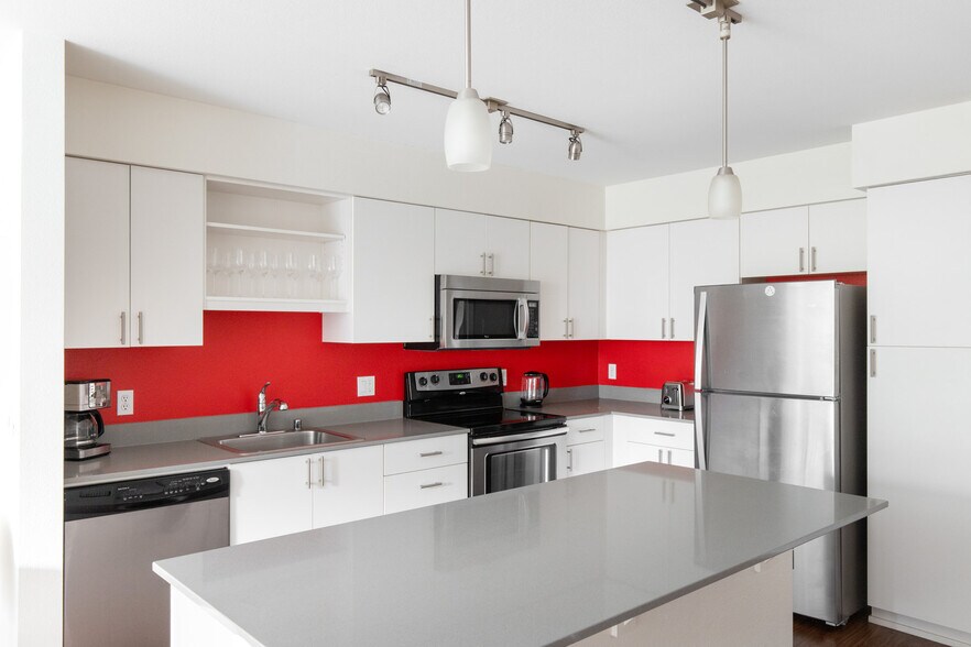 Building Photo - 330 3rd Ave W