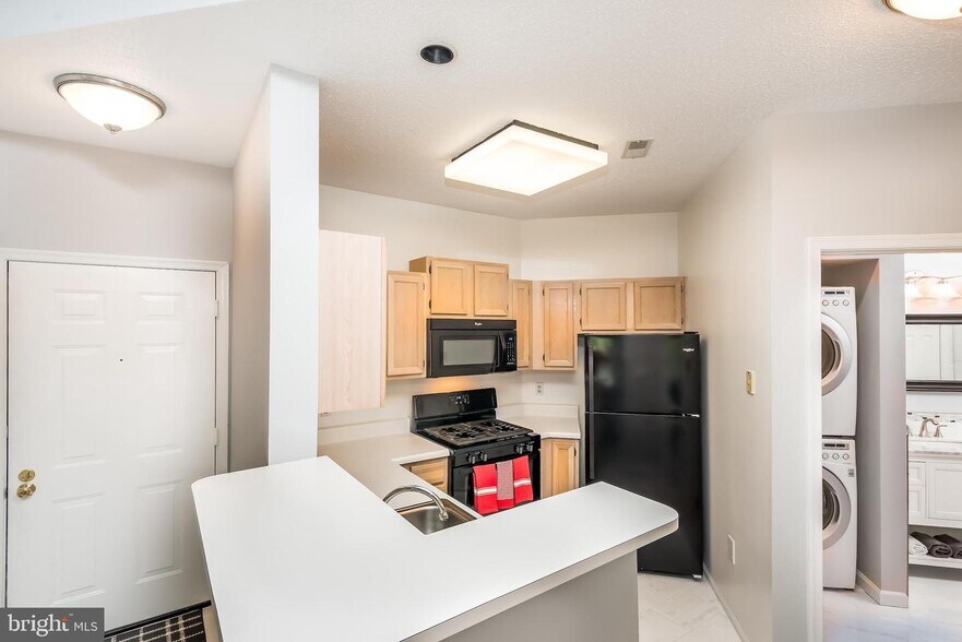 Building Photo - 6011 Rosebud Ln