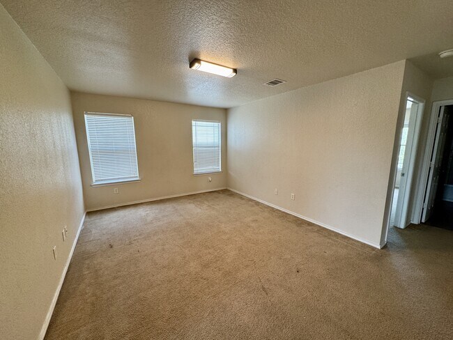 Building Photo - 8755 Sunview Park
