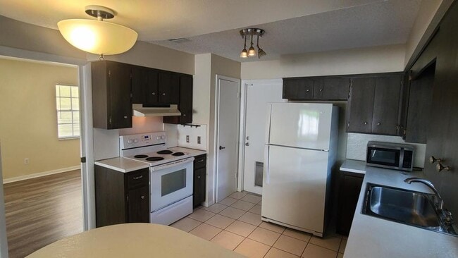 Building Photo - 231 Shore Ln