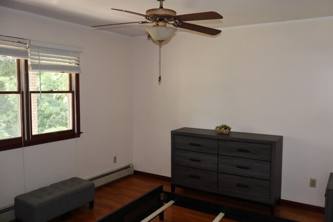 Building Photo - 17 Bronxville Ln