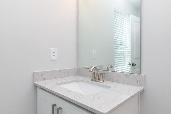 Building Photo - 341 Old Grove Ln