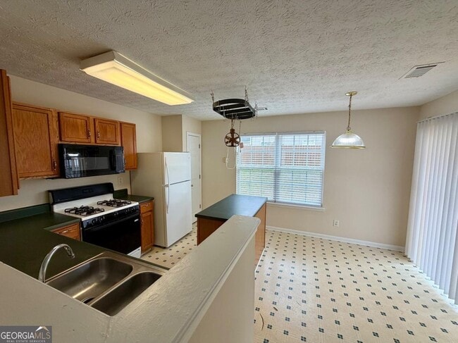 Building Photo - 235 Meadowridge Dr