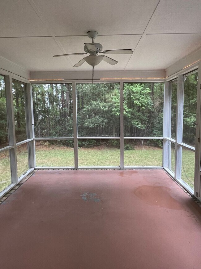 Building Photo - 5513 Gondolier Dr