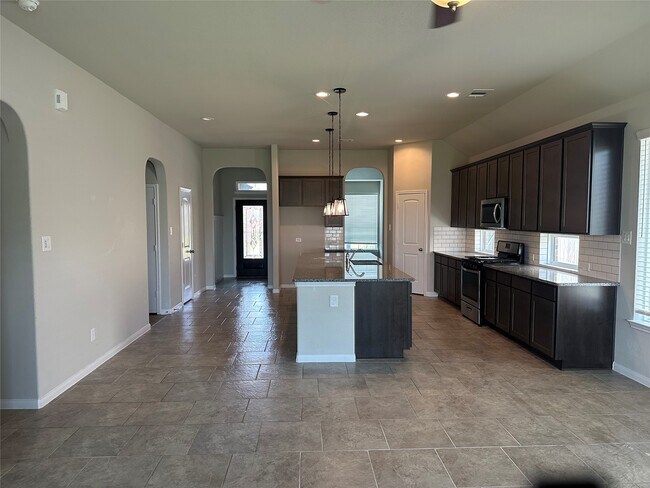 Building Photo - 7331 Saddle Tree Dr
