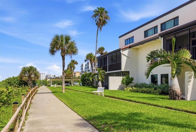 Building Photo - 2089 Gulf of Mexico Dr