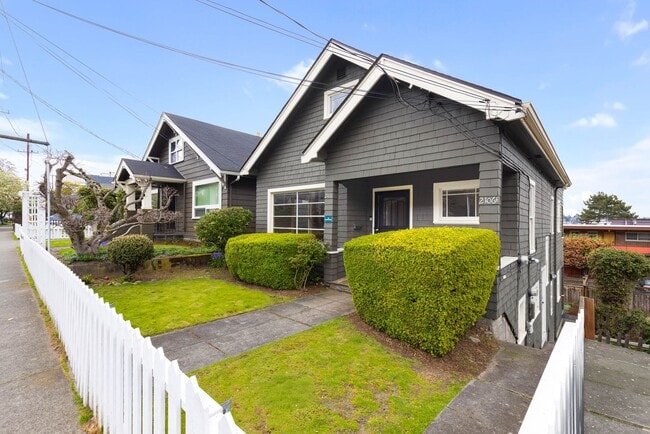 Building Photo - 2106 Dexter Ave N