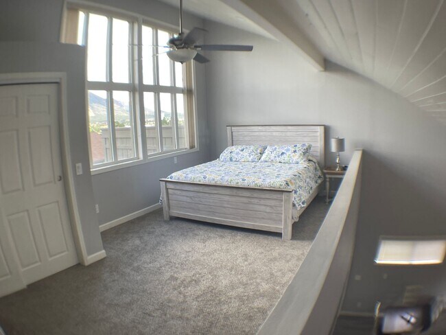 Building Photo - COMING SOON! Furnished 1-Bed 1-Bath Condo ...