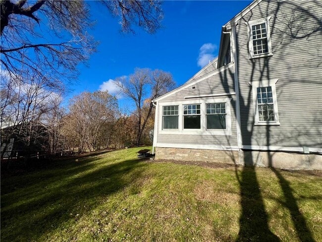 Building Photo - 4 Limerock Rd