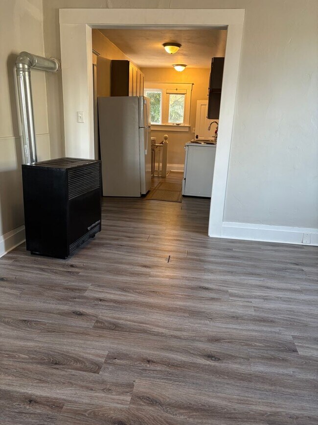 Building Photo - 516