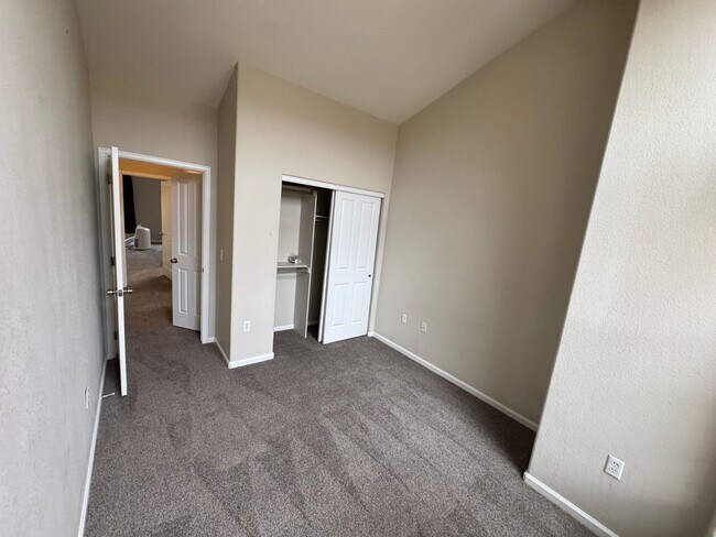 Building Photo - 4005 S Dillon Way
