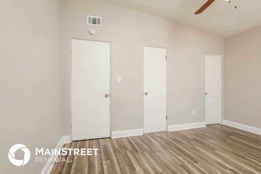 Building Photo - 3703 Sutton Dr