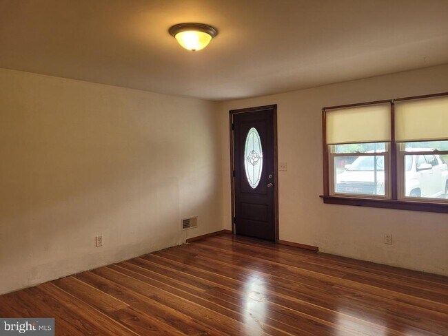 Building Photo - 2327 Ritner Hwy