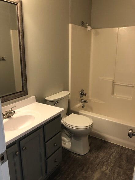 Full bathroom - 8752 NW 82nd St