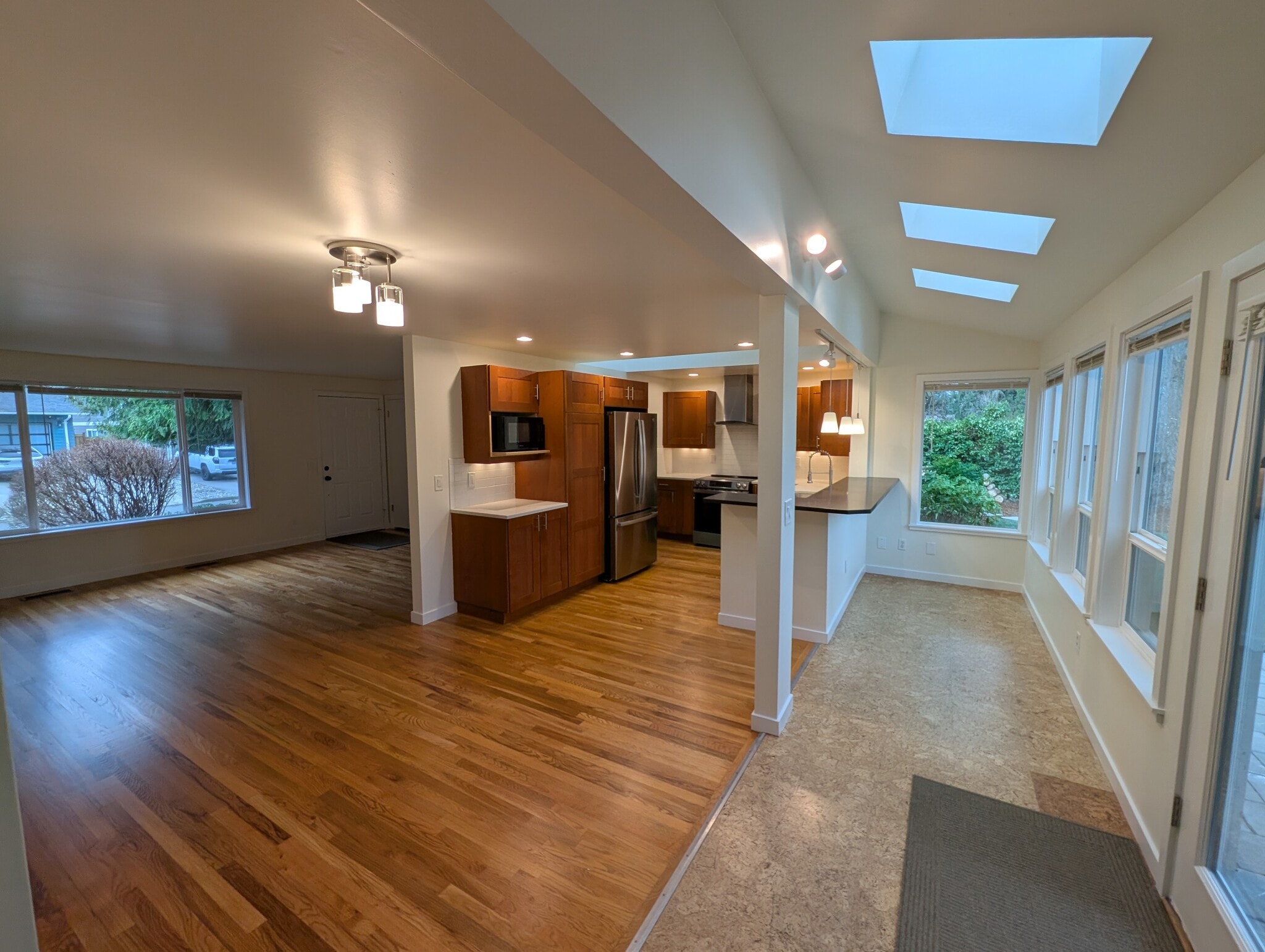 Open kitchen, skylights, eating bar - 14105 104th Pl NE