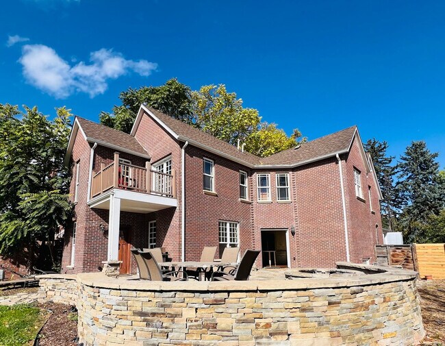 Building Photo - 3209 W Fairview Pl