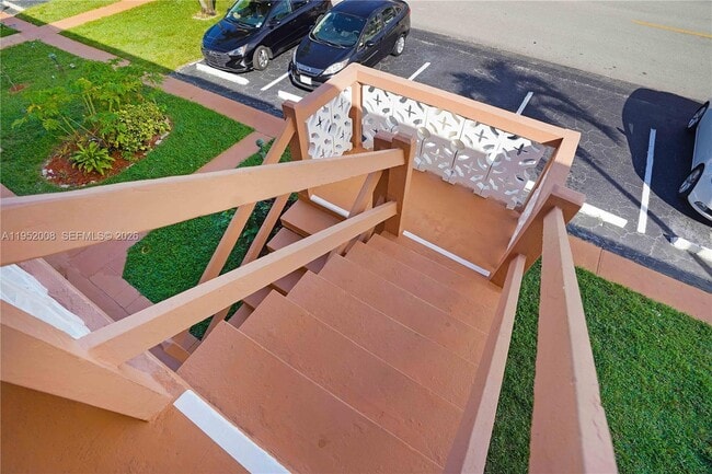 Building Photo - 900 SW 11th Ave