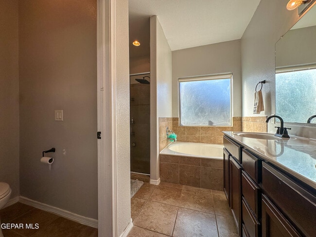 Building Photo - 5037 Lone Cactus Ct