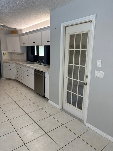 Building Photo - 2235 W Springlake Dr