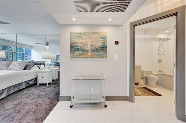 Building Photo - 2030 S Ocean Dr