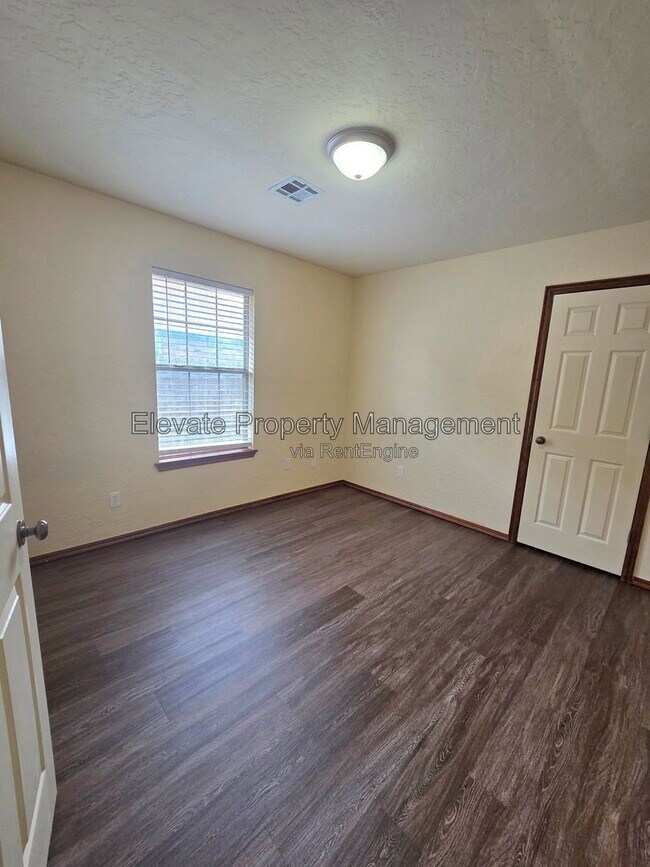 Building Photo - 804 SW 151st St